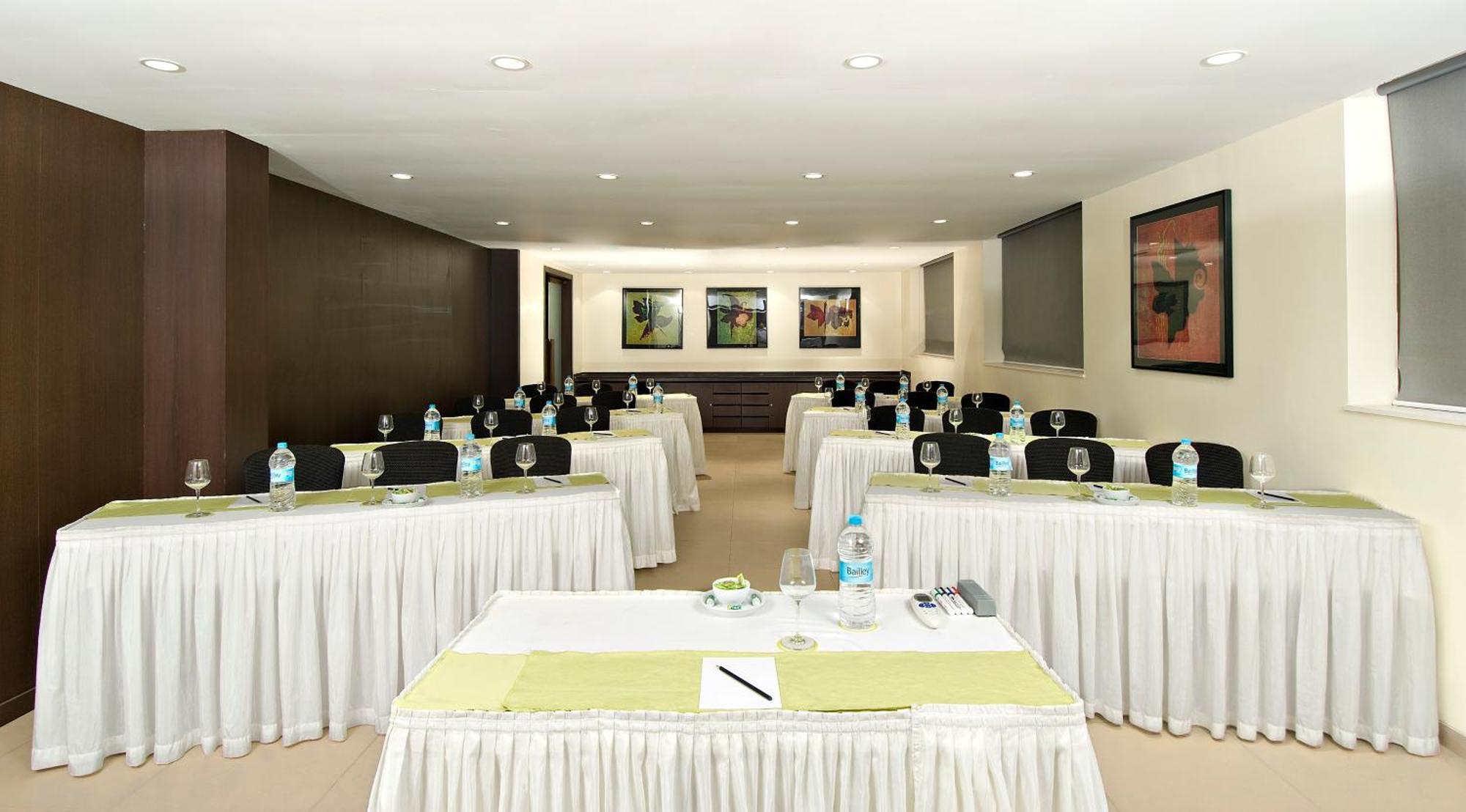 Citrus Hotel لونافالا المظهر الخارجي الصورة